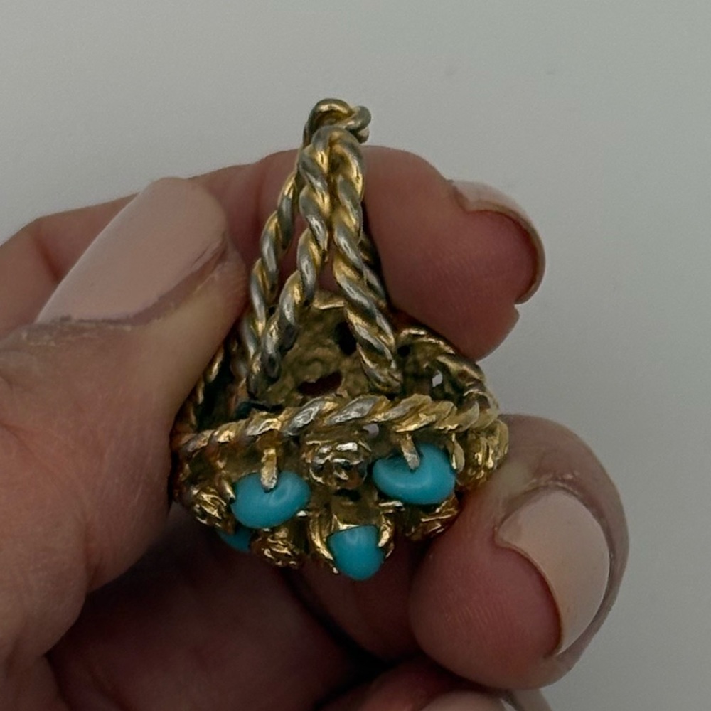 Elegant Vintage Gold and Turquoise Statement Ring - Picture 5 of 10